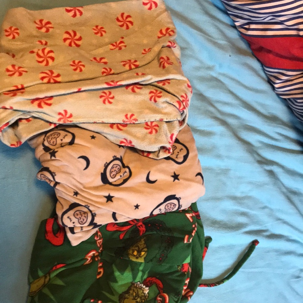 Selling 3 pairs of pajama pants size large, soft stretchy pants